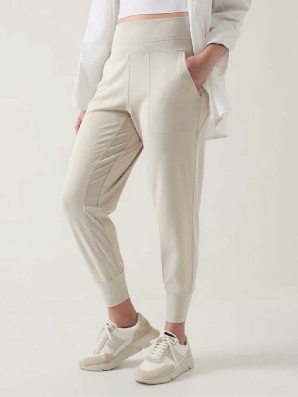Athleta Venice High Rise Jogger Abalone Beige Pants Travel Yoga Size LG
